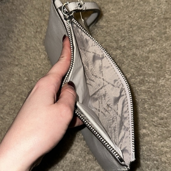 NWT Michael Kors Jet Set Large Zipped Leather MK Clutch Wristlet Wallet - Picture 9 of 10